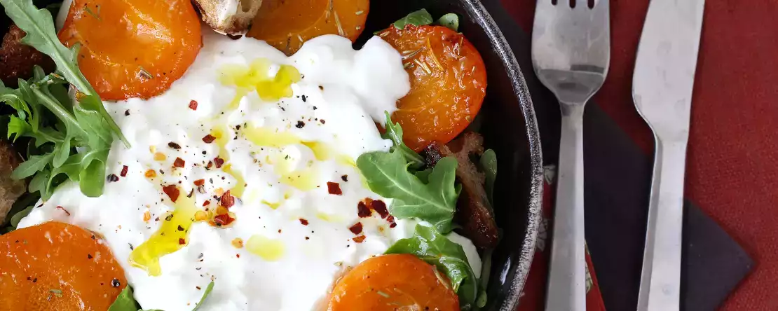 10 sommersalater med ost: friske opskrifter med feta, burrata, mozzarella og gedeost