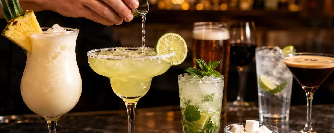 Du undervurderer din drink: De skjulte kalorier i 10 populære bardrinks afsløret