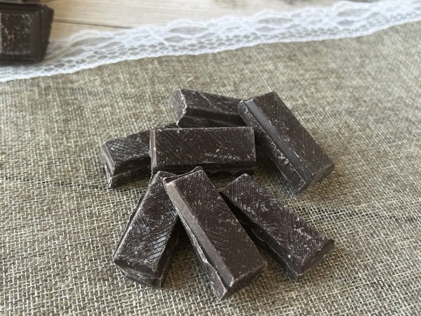 Hvorfor bliver chokolade hvid i køleskabet?