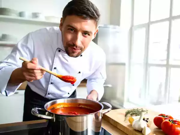 Sådan fikser du en velsmagende sauce uden at smide den ud (ja, du kan gemme den!)