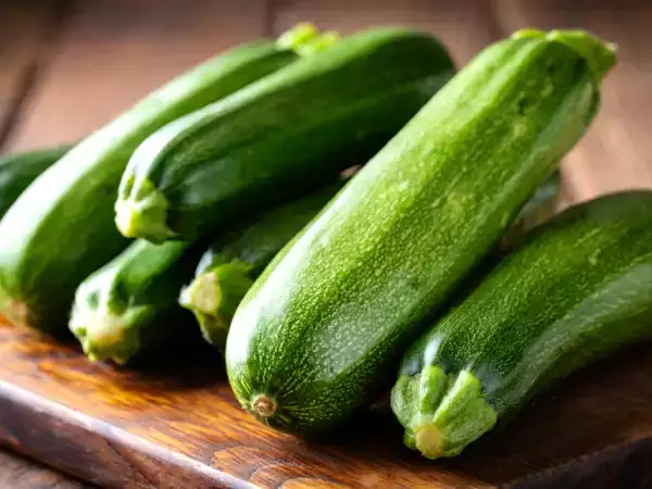 Courgette: rå eller tilberedt, vores 8 opskrifter, der får det bedste frem i denne sommerstjerne