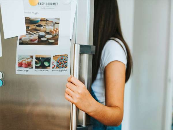 I varmen kan dit køleskab blive skurken på din elregning. Find 7 tricks til at spare på energien om sommeren