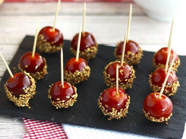 Cherrytomater på deres højeste: 6 nemme og originale opskrifter på sommerforretter
