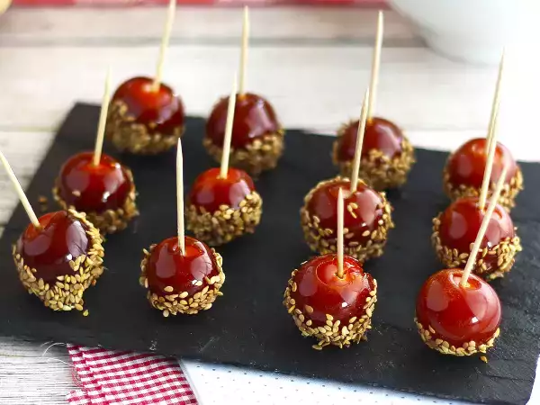 Cherrytomater på deres højeste: 6 nemme og originale opskrifter på sommerforretter