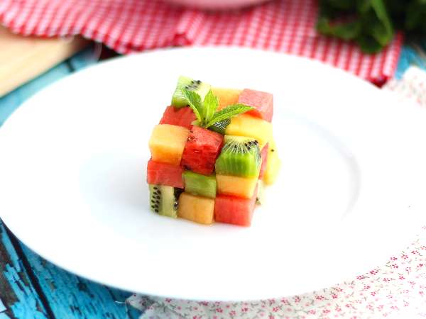 Den kreative frugtsalat, der vil få dine gæster til at elske sommeren!