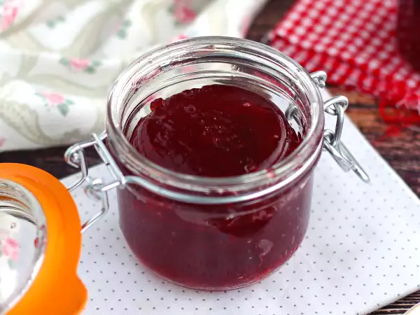 Hjemmelavet blommemarmelade af kun tre ingredienser? Ja, det er muligt, og det er absolut lækkert!