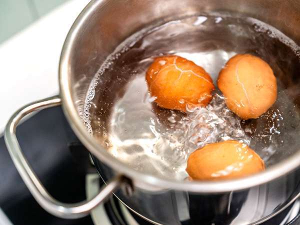 Hårde æg: Den ingrediens forskerne anbefaler at tilføje under kogning