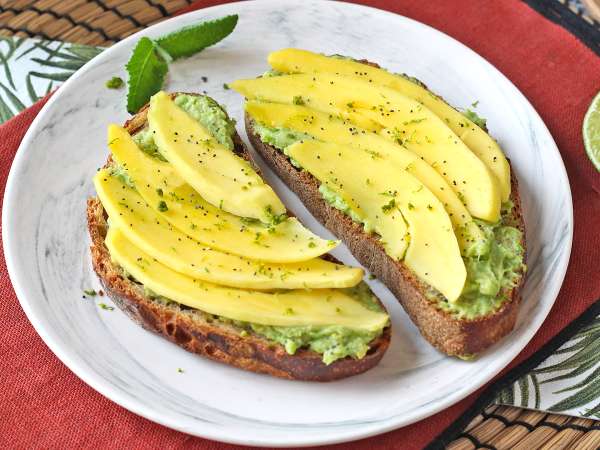Avocado-toast, der vil ændre din morgenmad (klar på 8 minutter)