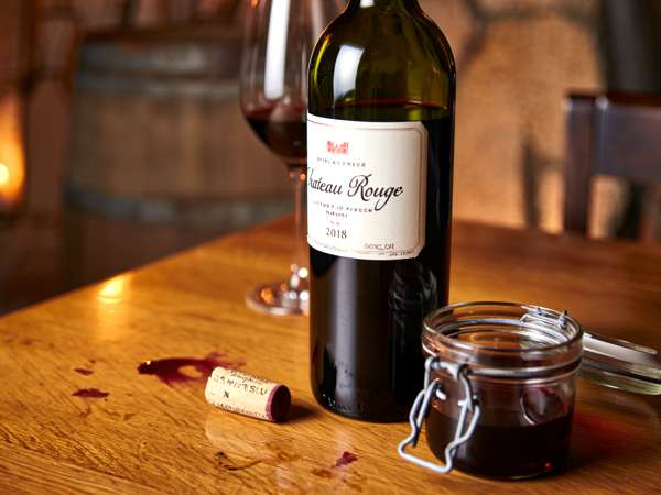 Har du forlagt din vin? TikTok-tricket, der får den til at holde i dagevis uden at blive ødelagt (og uden brug af pumper eller særlige propper!).