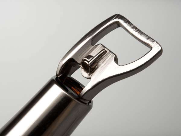 Er du løbet tør for proptrækkere? Bare rolig: Disse nødteknikker vil redde dine aperitiffer.