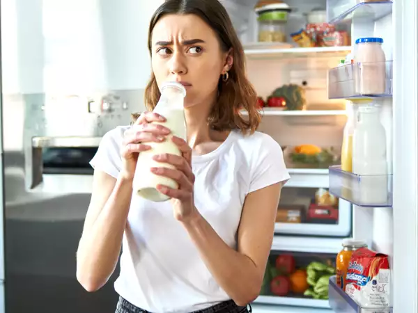 At drikke kold mælk fra flasken: en vane, der svækker immunforsvaret