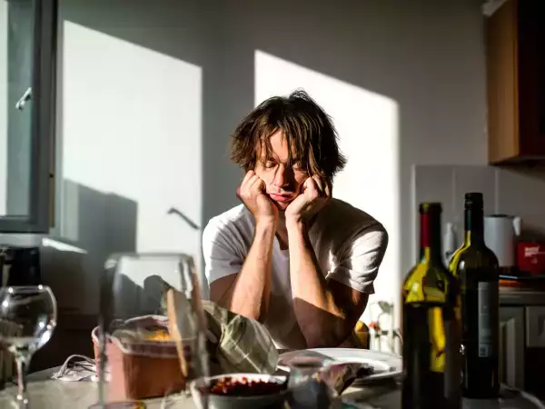 Hvordan rehydrerer du din krop efter alkoholholdige måltider eller fester?