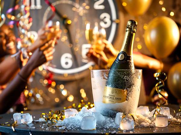 At afkøle mousserende vin på 15 minutter virker umuligt, indtil du prøver dette trick i sidste øjeblik og redder nytårsaften.