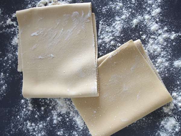 Dette er den perfekte hjemmelavede lasagnepasta: Du behøver ikke at koge den først, og den smager endnu bedre.