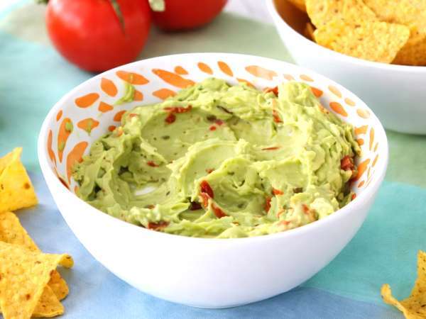 Den bedste måde at opbevare guacamole på, så den ikke bliver brun næste dag.