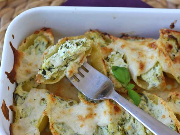 Conchiglioni fyldt med ricotta, courgetter og citron: den perfekte cremede forret til påskefrokosten