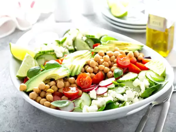 Reducer din mave: Denne salat, der er klar på 10 minutter, tiltrækker sig eksperternes opmærksomhed