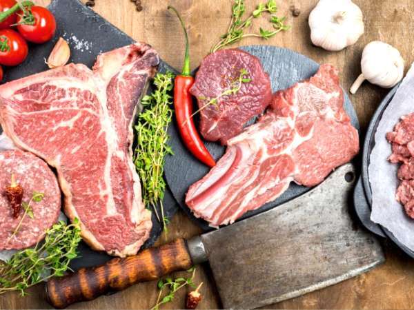 Hvorfor kød altid skal tages ud af køleskabet før tilberedning (og hvor længe)