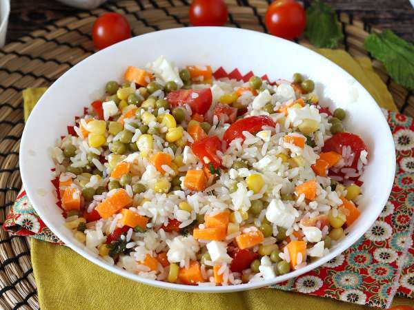 Lav salater med rester: 17 opskrifter, der forvandler resterne i køleskabet til fantastiske retter