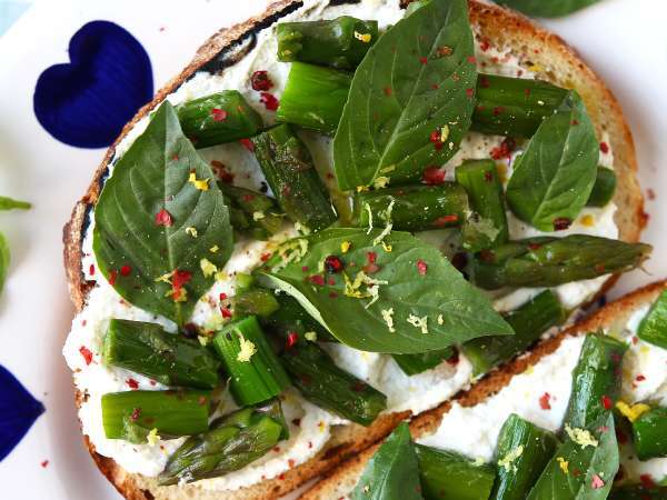 Forårets bruschetta, som alle vil have: frisk, cremet og klar på få minutter
