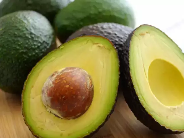 Kan man virkelig spise avocado hver dag? Hvad eksperterne siger (og hvad du bør undgå)