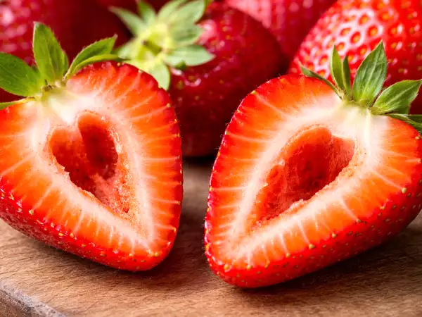 Hvorfor har nogle jordbær huller indeni? Der er en uudtalt grund