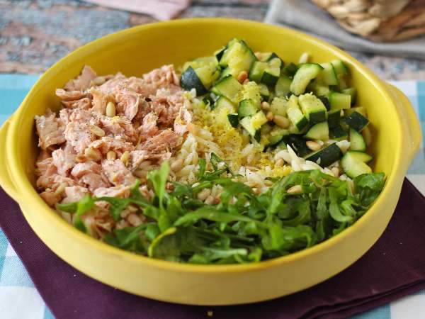 Orzo eller risoni: Hvad er denne lille pasta, og hvorfor fungerer den så godt i supper, salater og cremede retter?