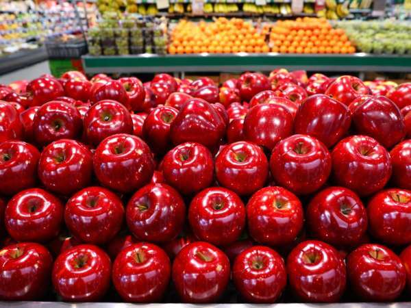 Stoler du på de skinnende æbler fra supermarkedet? Der ligger noget bag, som kun få kender til