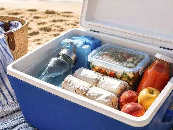 Sådan organiserer du din strandkøletaske: Hvad skal du lægge nederst, hvad skal du lade ligge øverst, og hvad skal du ikke tage med.