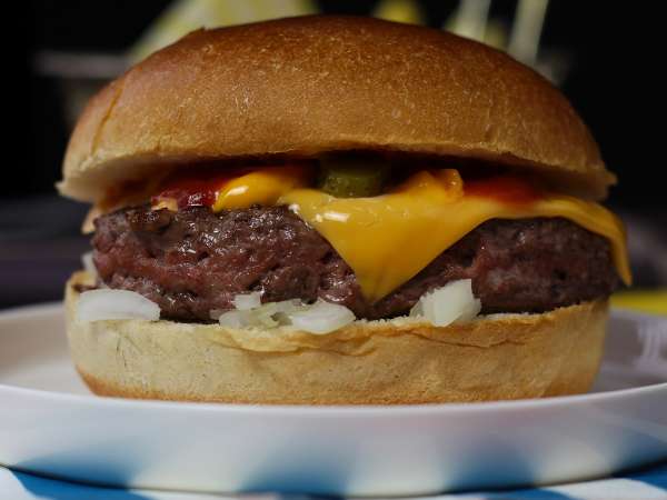 Hjemmelavet fastfood: vores bedste og nemmeste opskrifter, så du kan nyde et lækkert måltid uden at skulle hente det i drive-in’en