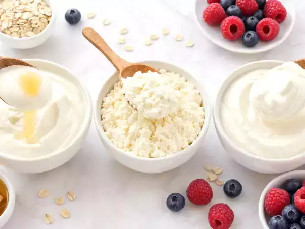 Skyr, hytteost eller græsk yoghurt: Så meget protein, fedt og kalorier indeholder hver - oversigt