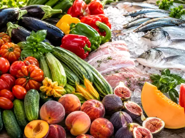 Smarte indkøb i august: Hvad skal man vælge nu blandt sæsonens frugt, grøntsager og fisk?