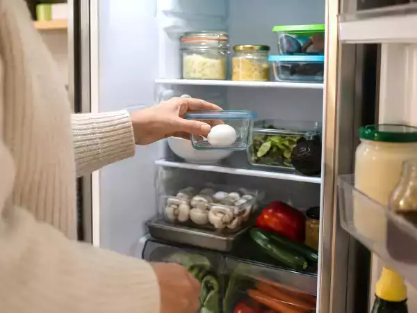 Hvor længe kan man opbevare et hårdkogt æg i køleskabet?