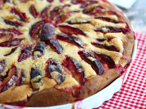Opskrifter på blommedesserter, der får det bedste frem i sensommerens saftigste frugt – enkle, imponerende ideer