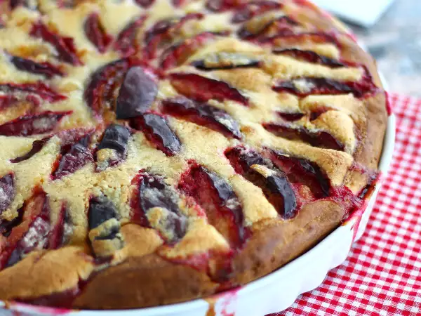 Opskrifter på blommedesserter, der får det bedste frem i sensommerens saftigste frugt – enkle, imponerende ideer