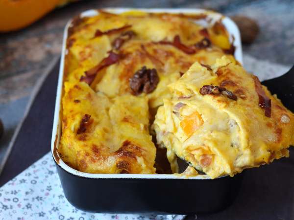Lasagnen, der dufter af efterår: cremet indeni, sprød på toppen og perfekt til de første kølige søndage