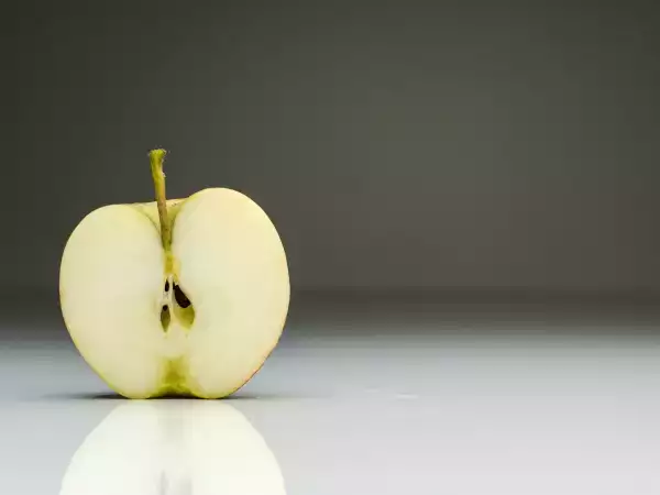 Er frugten stadig umoden? Find ud af, hvornår et æble kan hjælpe den med at modne hurtigere