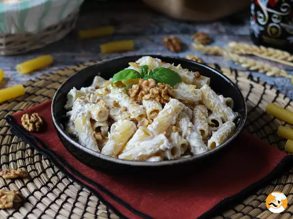 Ingen basilikum til pesto? Denne valnøddesauce redder din pasta