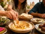Artikler: Mezze, libanesiske tapas : små retter og opskrifter til at rejse med ganen