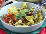 Artikler: Kold tortellini-salat: Puristerne vil nok rynke på næsen, men den bliver spist op før rissalaten