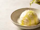 Artikler: Det et-minuts-trick, der forvandler en almindelig vaniljeis til en uforglemmelig dessert