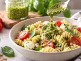 Artikler: 12 saucer, vinaigretter og dressinger, der forvandler dine pastasalater til retter fulde af smag