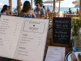 Artikler: 11 psykologiske tricks i restauranter og strandbarer, der får dig til at bruge flere penge, og hvordan du genkender dem