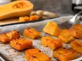 Artikler: Hvordan bager man et butternut-græskar i ovnen, så man får møre stykker?