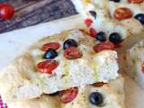 Artikler: Denne tykke focaccia med cherrytomater og oliven vinder ens hjerte allerede med sin duft: en opskrift, du bør prøve
