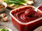 Artikler: Når gochujang er åbnet: Sådan opbevarer og doserer du chilipastaen