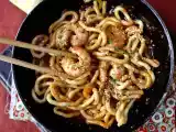 Opskrift Rejeudon-nudler med krydret peanutsauce