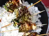 Opskrift Courgette-kebab med en lækker, krydret asiatisk sauce