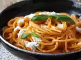 Opskrift Cremet pasta med burrata og cherrytomater