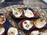 Opskrift Auberginetoast med tomat- og gedeostcoulis